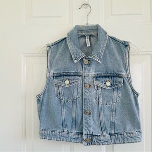 Zara Women’s Buttoned collared Crop Denim Vest Size M
